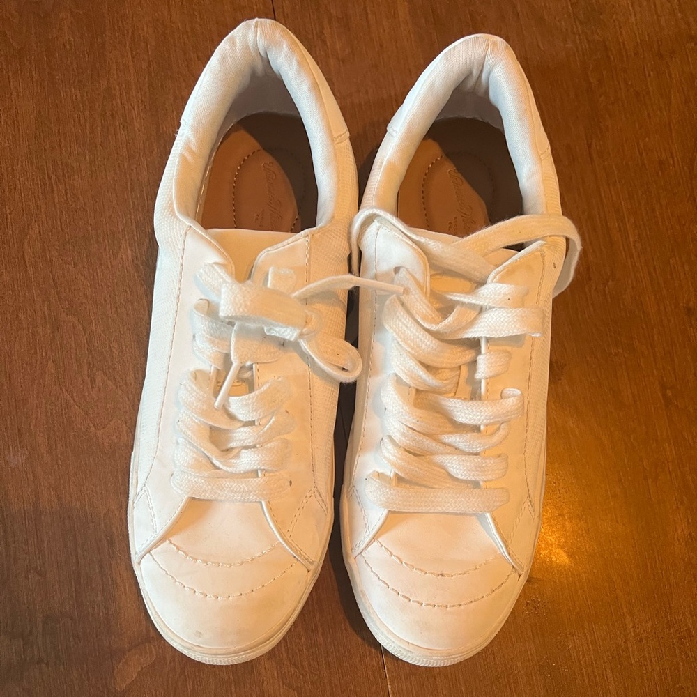 Universal Threads Shoes Size 8